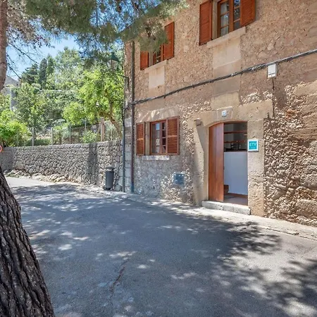 Creus بيت للعطل *